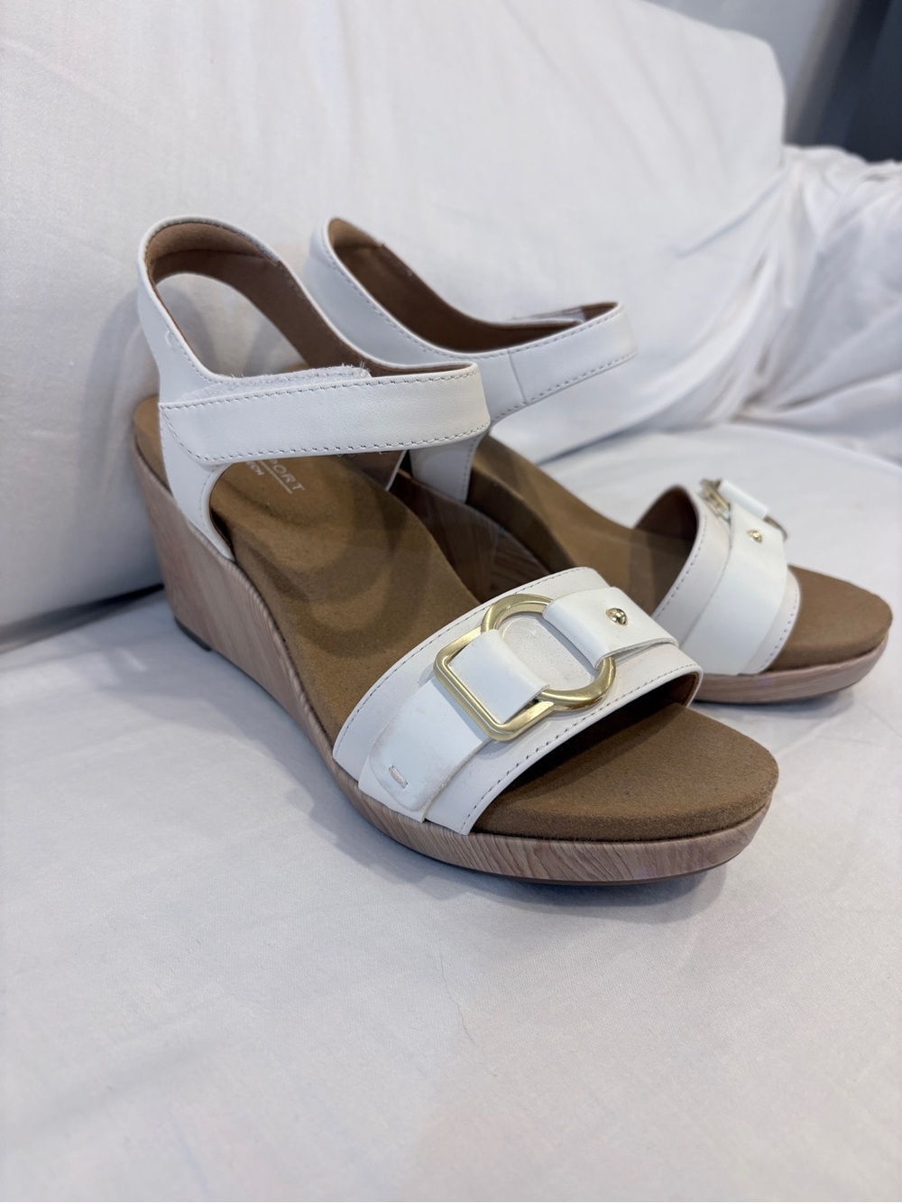 Rockport White Leather Slingback Sandals with Gold Buckle - Picture 2 of 4
